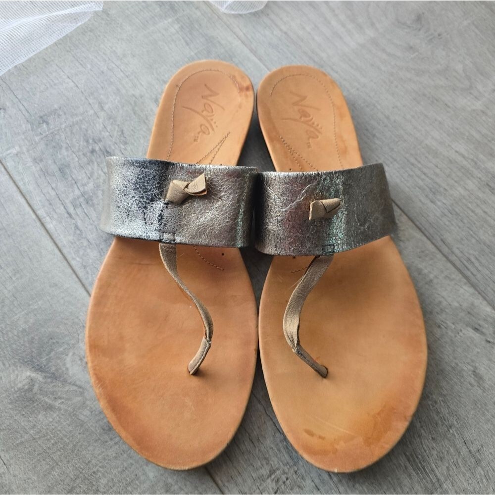 Naya Crescent Thong Sandals Platinum Metallic Leather Women Size 10